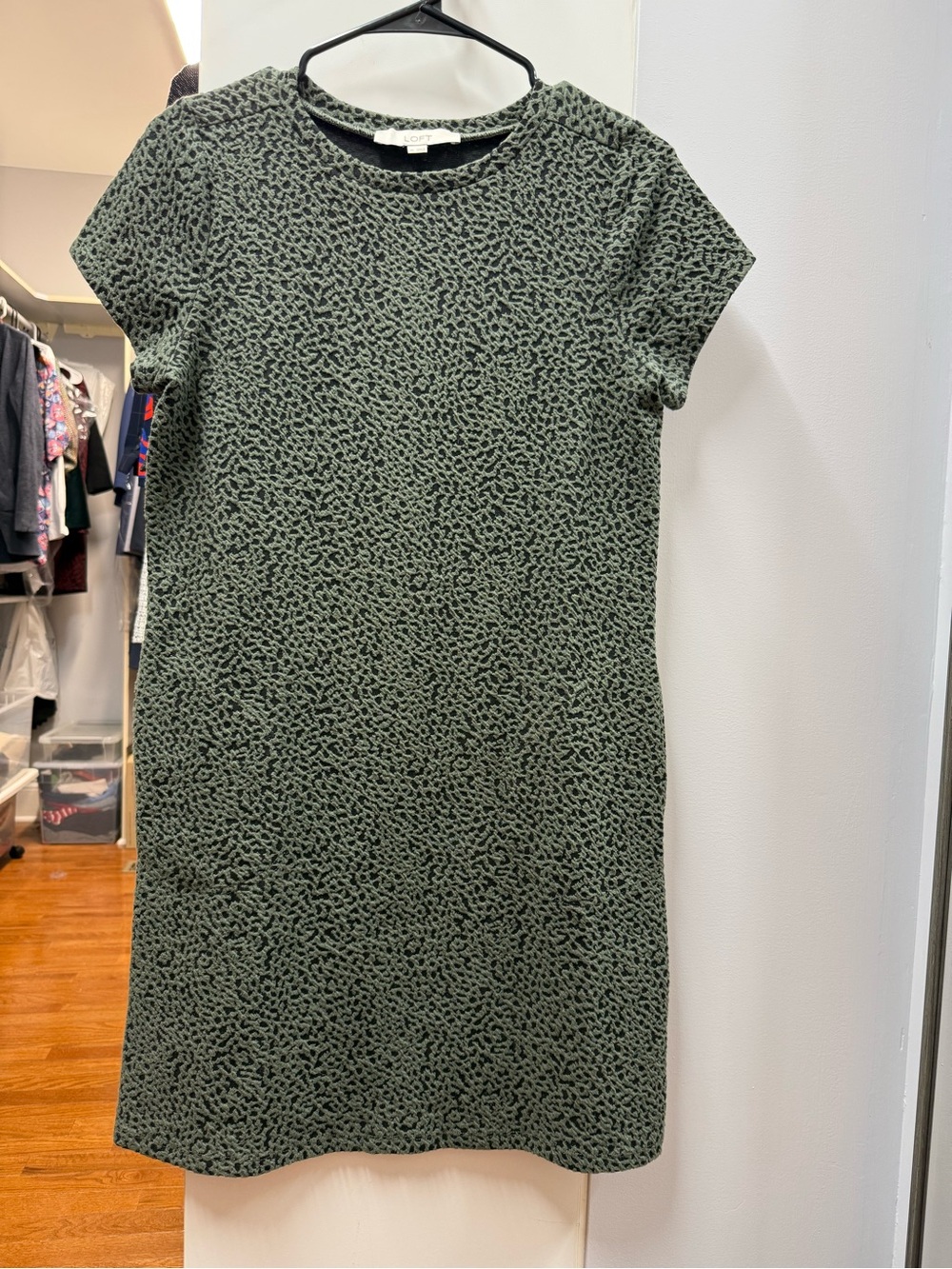 LOFT Olive Green Textured Short Sleeve Shift Dress w Pockets